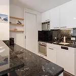 Alexandra 513 *