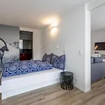 Alexandra 513 *